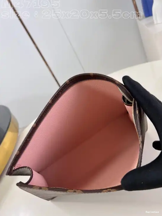 Cheap Toilet Pouch-25*20*5.5cm VUITTON Trio LOUIS 0623